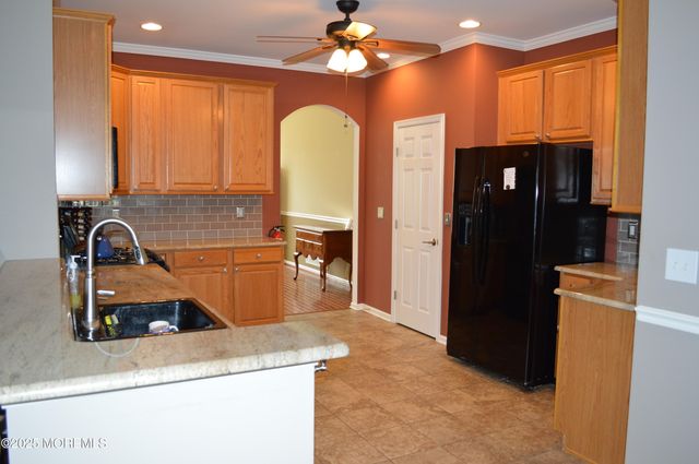 10 Fenwick Lane, Barnegat, NJ 08005