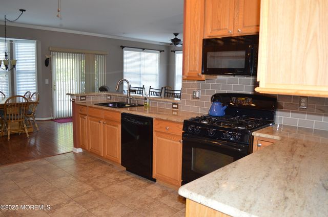 10 Fenwick Lane, Barnegat, NJ 08005