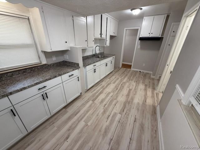 10005 Grayfield, Redford Charter Township, MI 48239