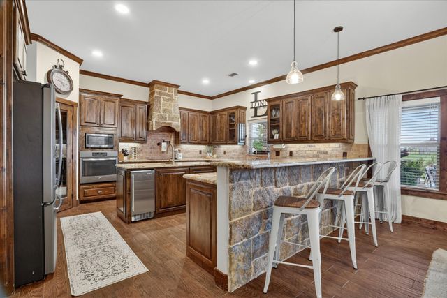 19001 N County Line Road, Ponder, TX 76259