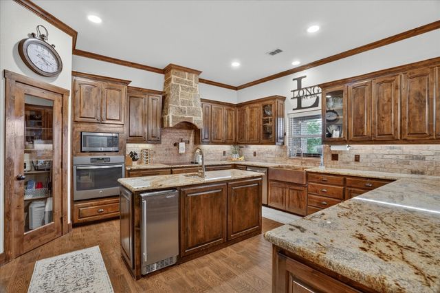 19001 N County Line Road, Ponder, TX 76259