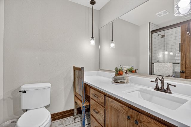 19001 N County Line Road, Ponder, TX 76259