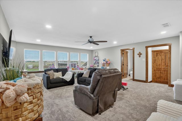 19001 N County Line Road, Ponder, TX 76259