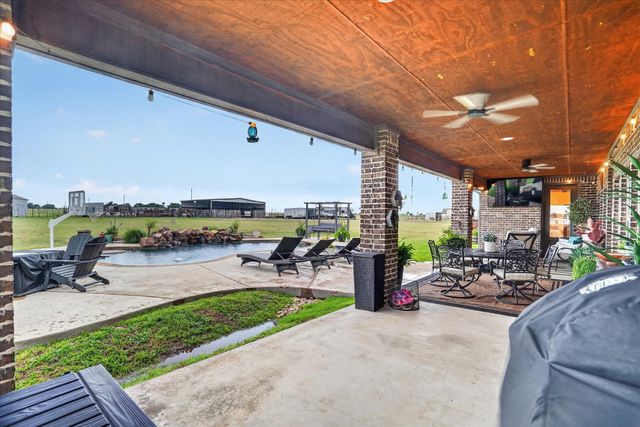 19001 N County Line Road, Ponder, TX 76259