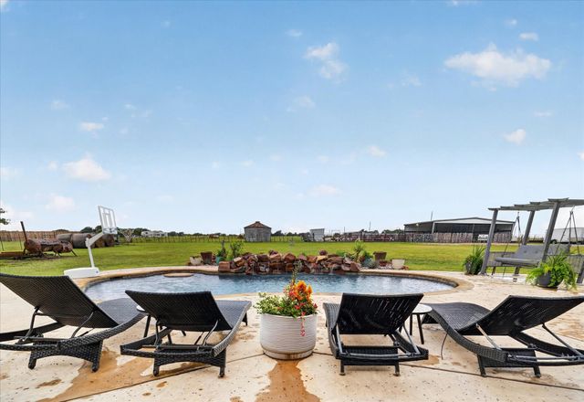 19001 N County Line Road, Ponder, TX 76259