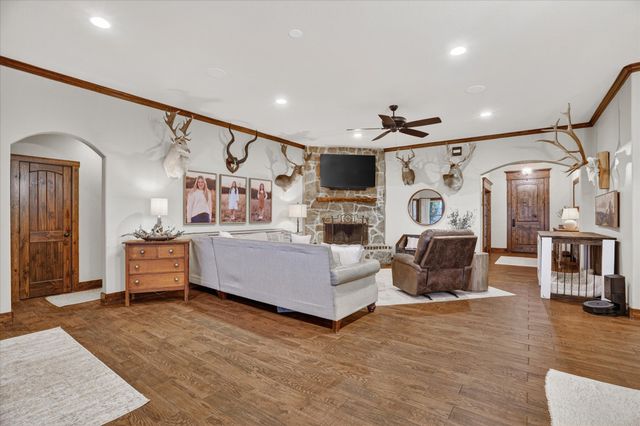 19001 N County Line Road, Ponder, TX 76259