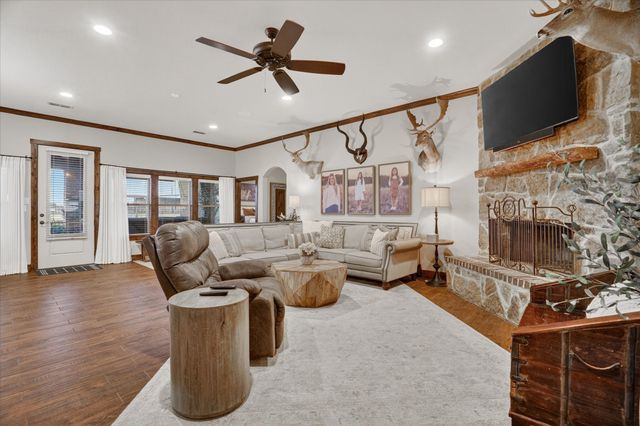 19001 N County Line Road, Ponder, TX 76259