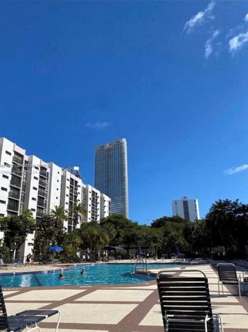 16909 N Bay Rd 915, Sunny Isles Beach, FL 33160