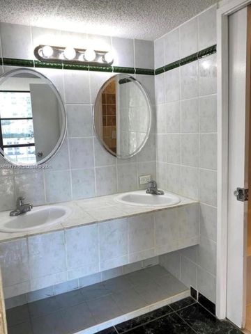 16909 N Bay Rd 915, Sunny Isles Beach, FL 33160