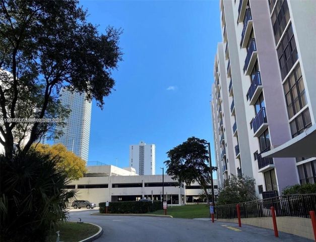 16909 N Bay Rd 915, Sunny Isles Beach, FL 33160