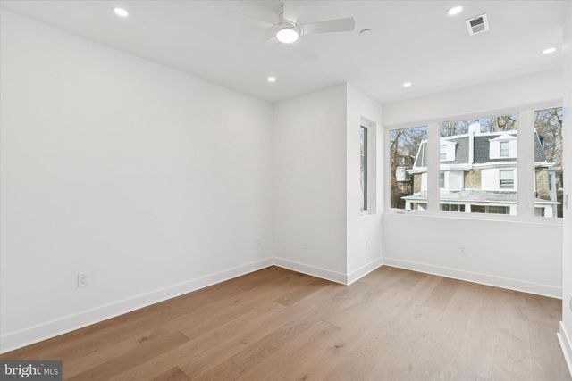 530 E BRINTON ST, Philadelphia, PA 19144