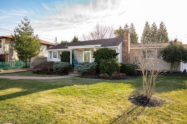 245 53rd Street, Lindenhurst, NY 11757