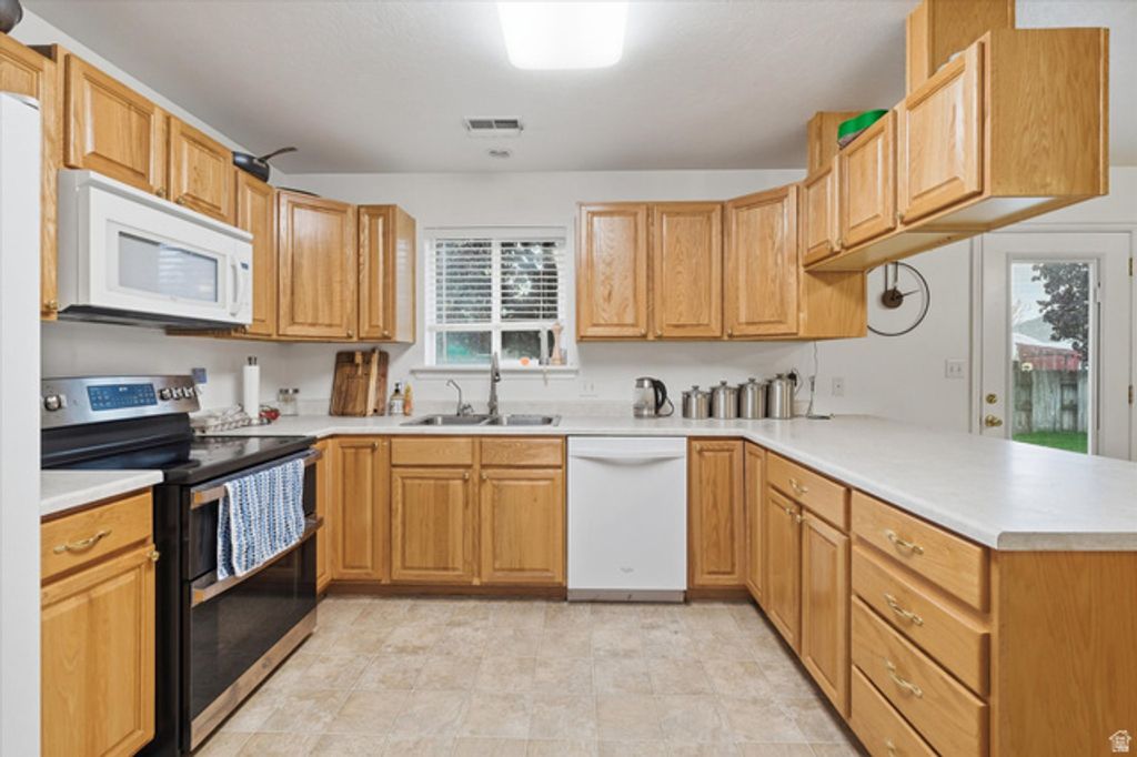 Image 4 of property listing at 3123 S 1565 W, Nibley, UT 84321