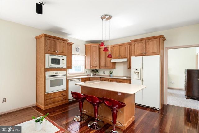 7 COUNTRY HOUSE WAY, Columbus, NJ 08022