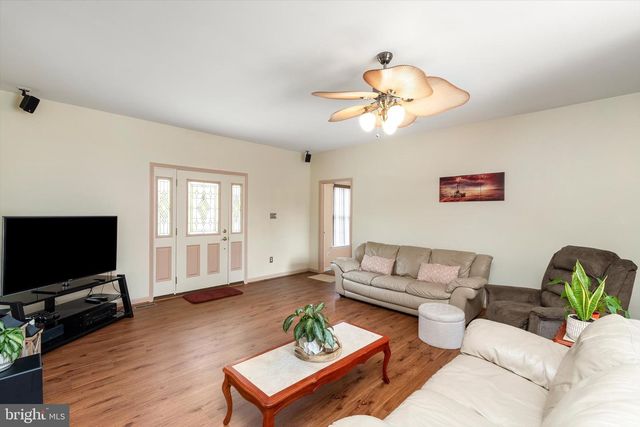 7 COUNTRY HOUSE WAY, Columbus, NJ 08022