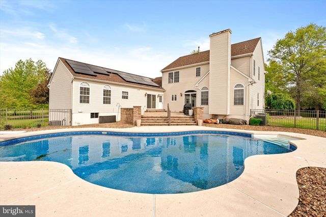 7 COUNTRY HOUSE WAY, Columbus, NJ 08022