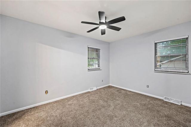 229 SE Westminister Road, Blue Springs, MO 64014