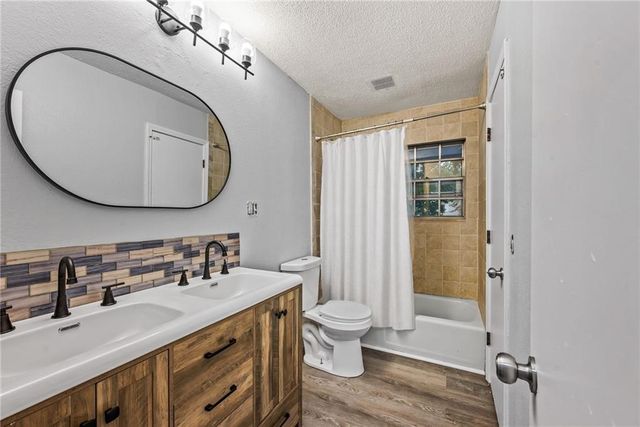 229 SE Westminister Road, Blue Springs, MO 64014
