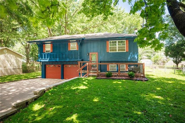 229 SE Westminister Road, Blue Springs, MO 64014