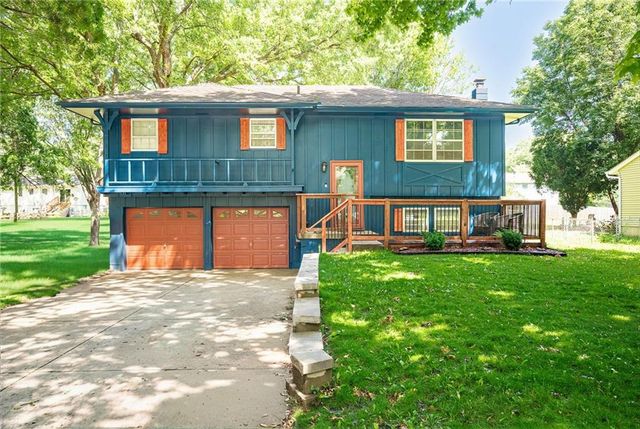 229 SE Westminister Road, Blue Springs, MO 64014