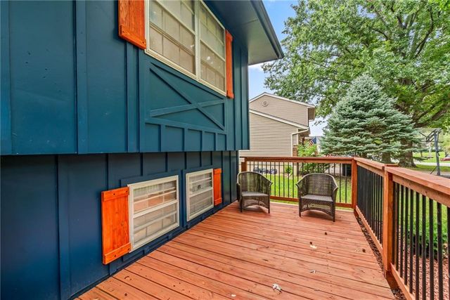 229 SE Westminister Road, Blue Springs, MO 64014