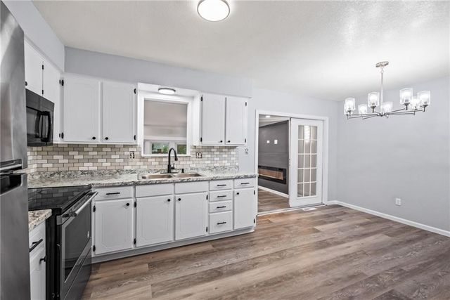 229 SE Westminister Road, Blue Springs, MO 64014