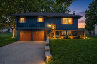 229 SE Westminister Road, Blue Springs, MO 64014