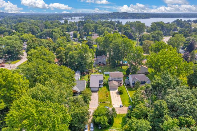3852 Florman, Waterford Charter Township, MI 48329
