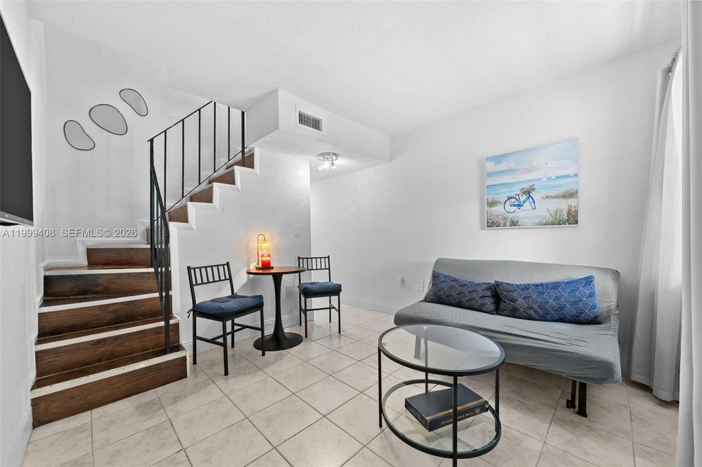 515 SW 3rd St 6, Miami, FL 33130