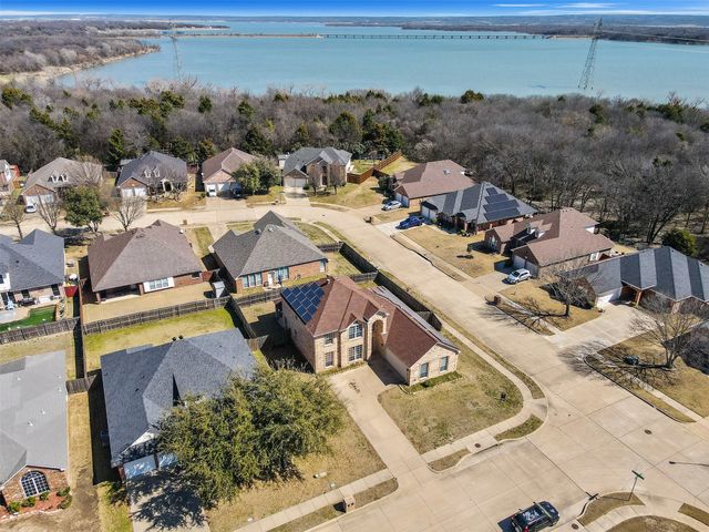 2708 Lake Country Drive, Grand Prairie, TX 75052