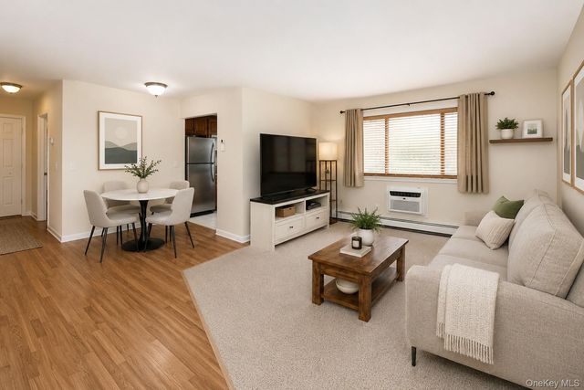 2423 Union Boulevard 8B, Islip, NY 11751