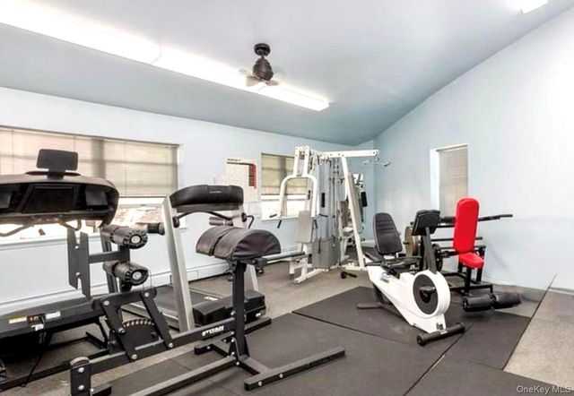 2423 Union Boulevard 8B, Islip, NY 11751
