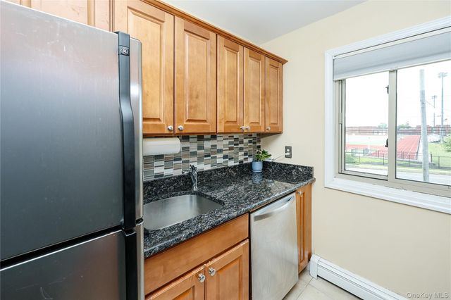2423 Union Boulevard 8B, Islip, NY 11751