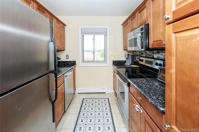 2423 Union Boulevard 8B, Islip, NY 11751