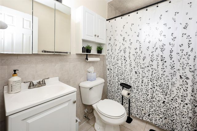 2423 Union Boulevard 8B, Islip, NY 11751