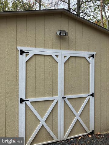 6 IROQUOIS RD, Albrightsville, PA 18210