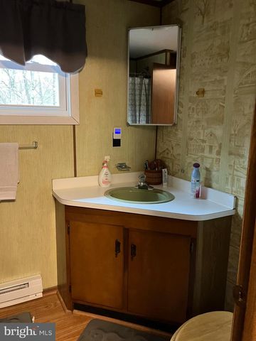 6 IROQUOIS RD, Albrightsville, PA 18210