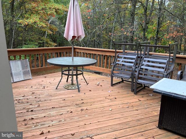 6 IROQUOIS RD, Albrightsville, PA 18210