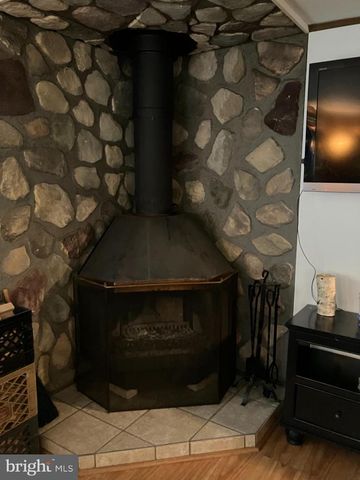 6 IROQUOIS RD, Albrightsville, PA 18210