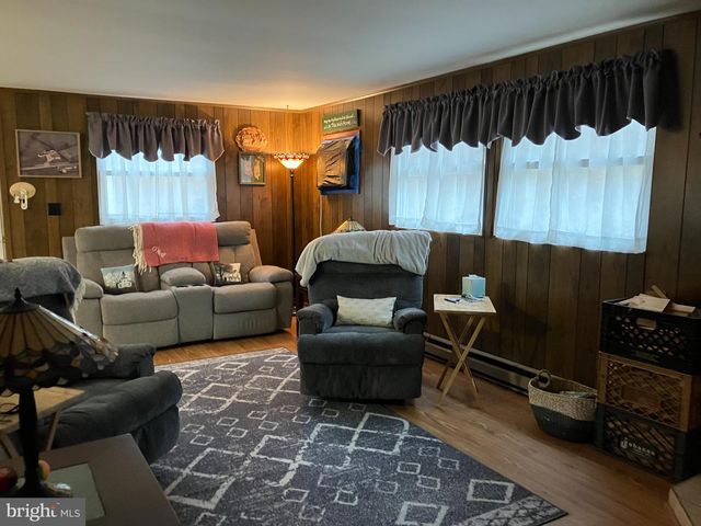 6 IROQUOIS RD, Albrightsville, PA 18210