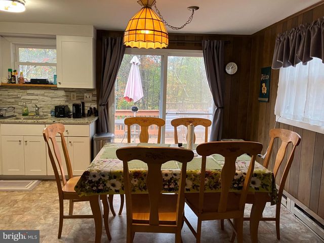 6 IROQUOIS RD, Albrightsville, PA 18210