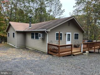 6 IROQUOIS RD, Albrightsville, PA 18210