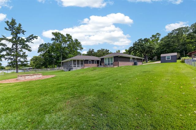 1075 Callender Lake Drive, Murchison, TX 75778