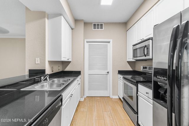 8539 GATE Parkway 433, Jacksonville, FL 32216