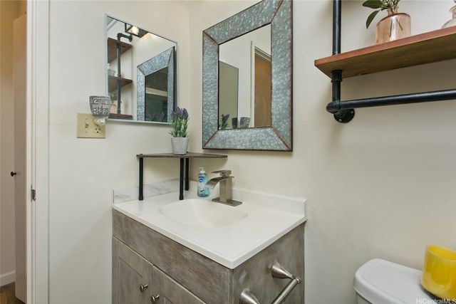 3045 Ala Napuaa Place 710, Honolulu, HI 96818