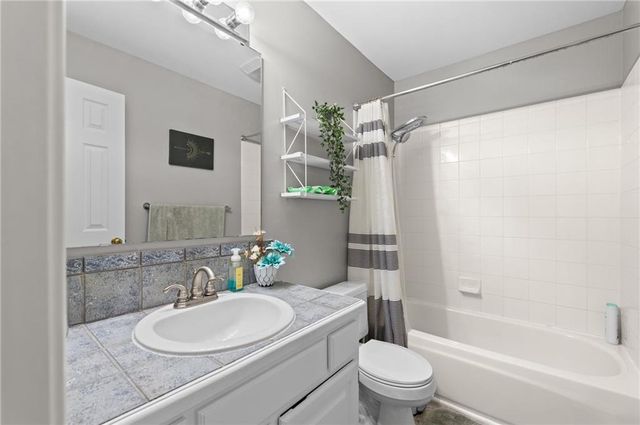 21645 W 122nd Terrace, Olathe, KS 66061