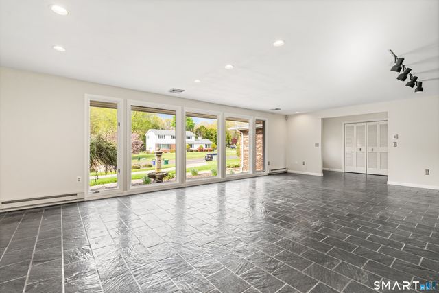 24 Colonial Drive, Waterford, CT 06385