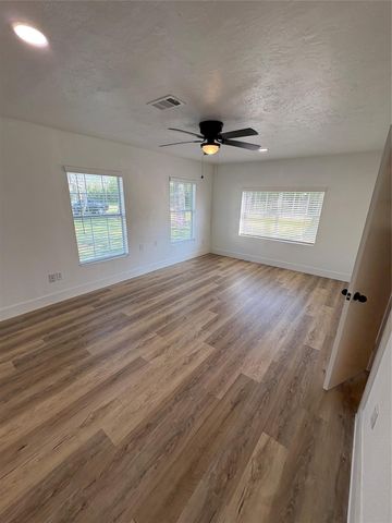 502 Independence Street, Liberty, TX 77575