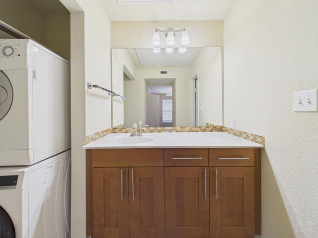 7685 Northcross DR 921, Austin, TX 78757