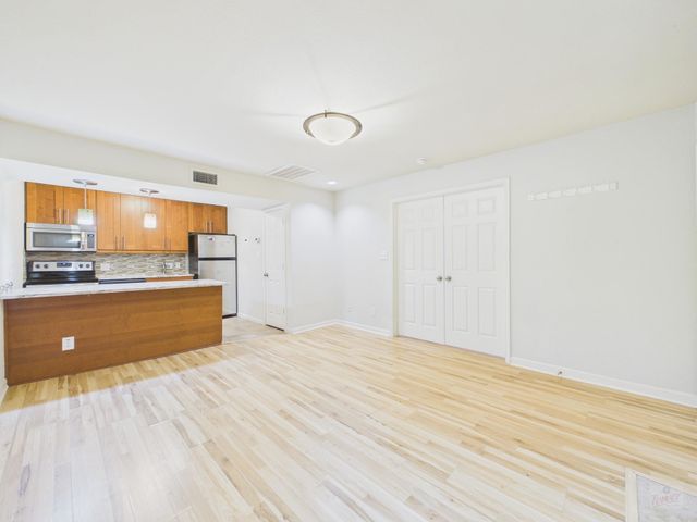 7685 Northcross DR 921, Austin, TX 78757